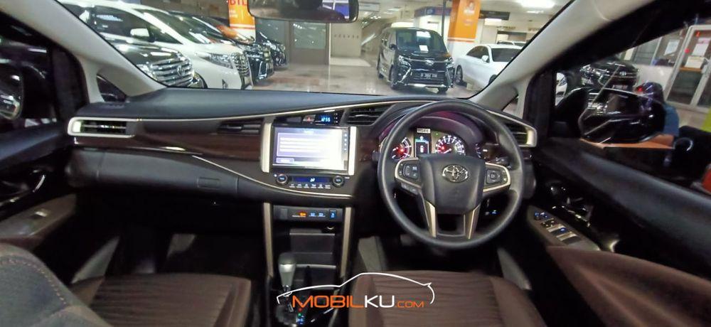 Mobil Toyota Kijang Innova 2021