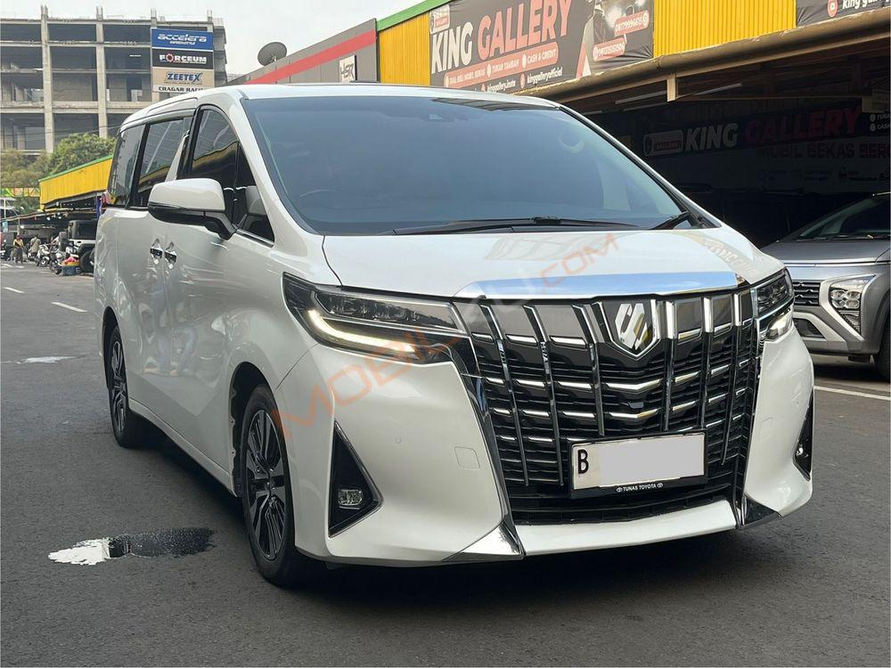 Mobil Toyota Alphard 2022