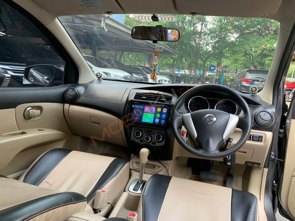 Mobil Nissan Livina 2015