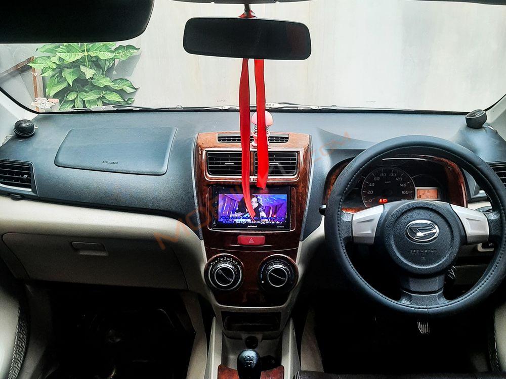 Mobil Daihatsu Xenia 2015