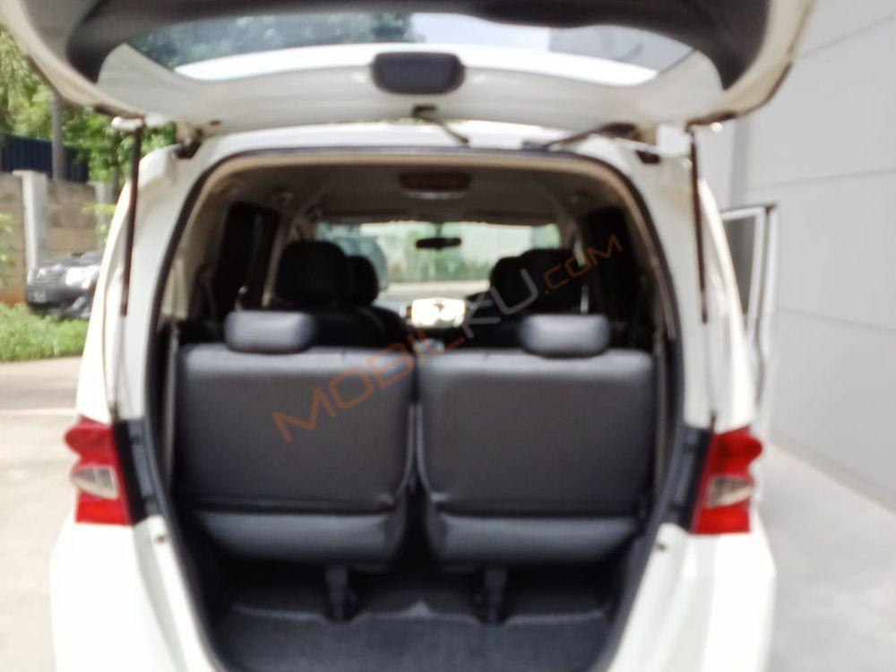 Mobil Honda Freed 2010