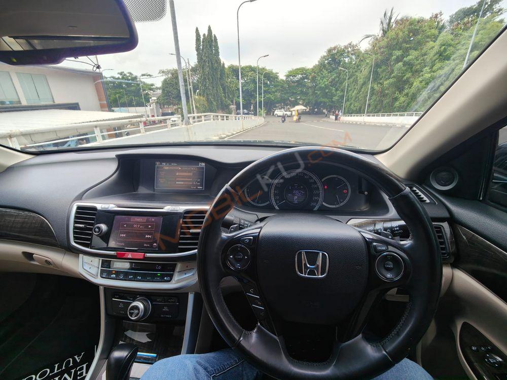 Mobil Honda Accord 2013