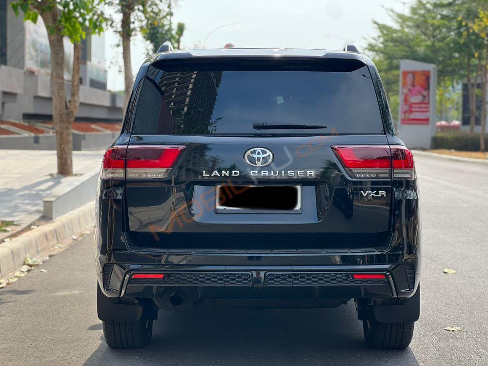 Mobil Toyota Land Cruiser 2023