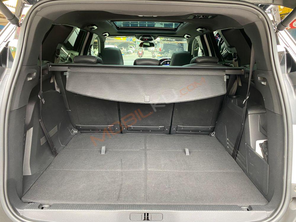 Mobil Peugeot 5008 2019