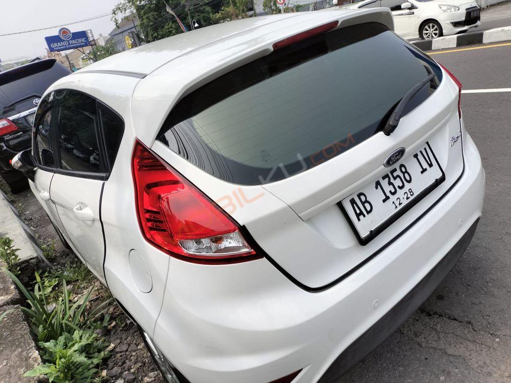 Mobil Ford Fiesta 2013