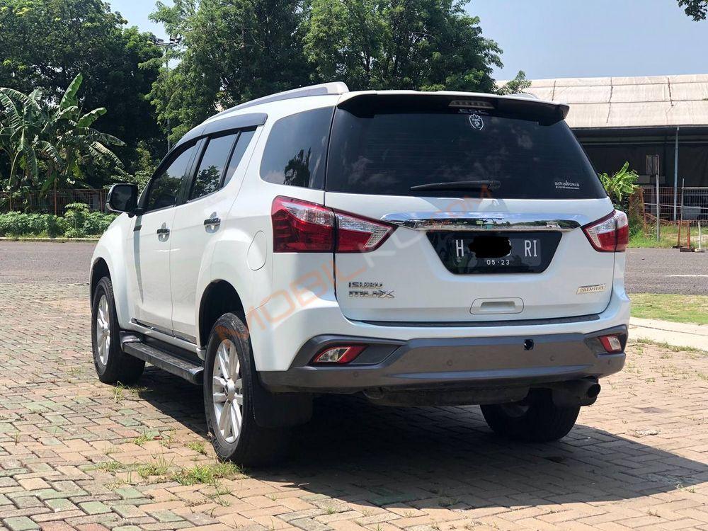 Mobil Isuzu MU-X 2017