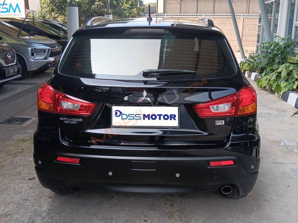 Mobil Mitsubishi Outlander Sport 2013
