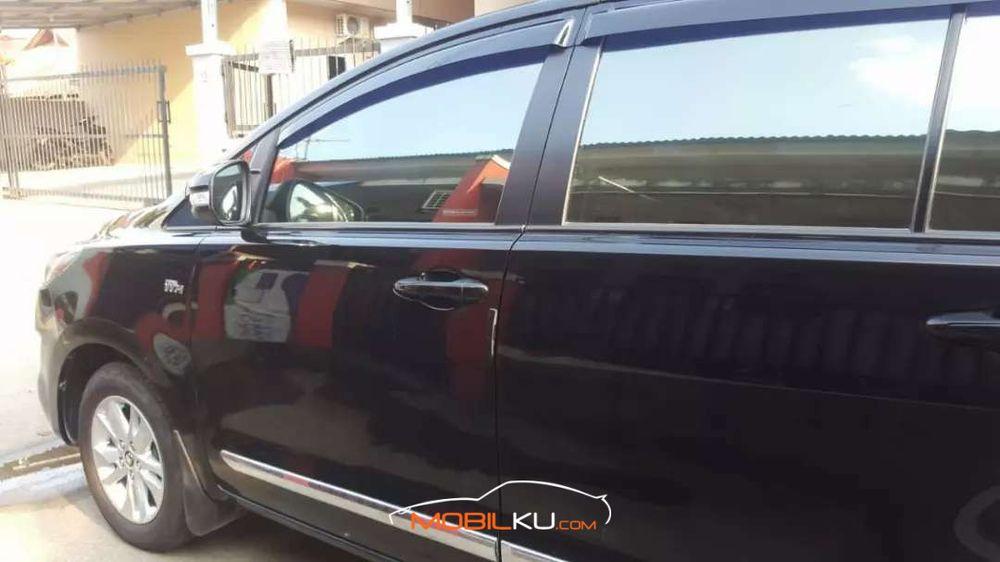 Mobil Toyota Kijang Innova 2017