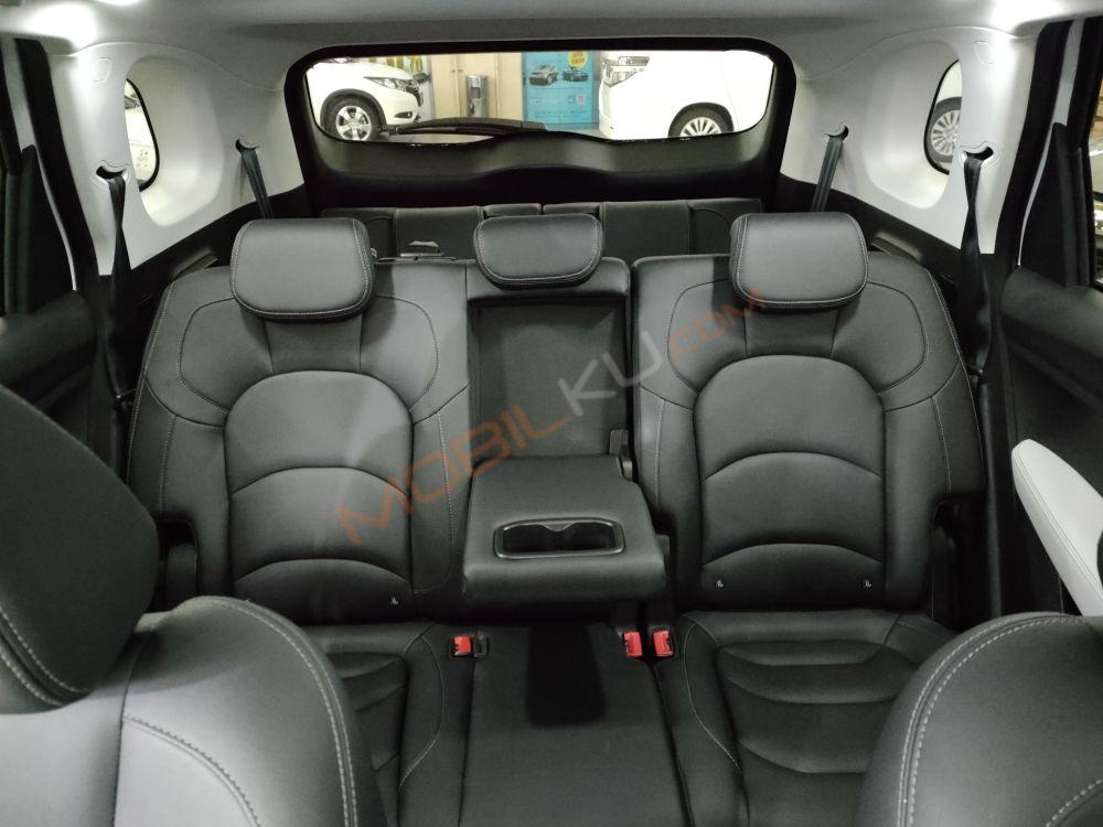 Mobil Wuling Almaz 2021