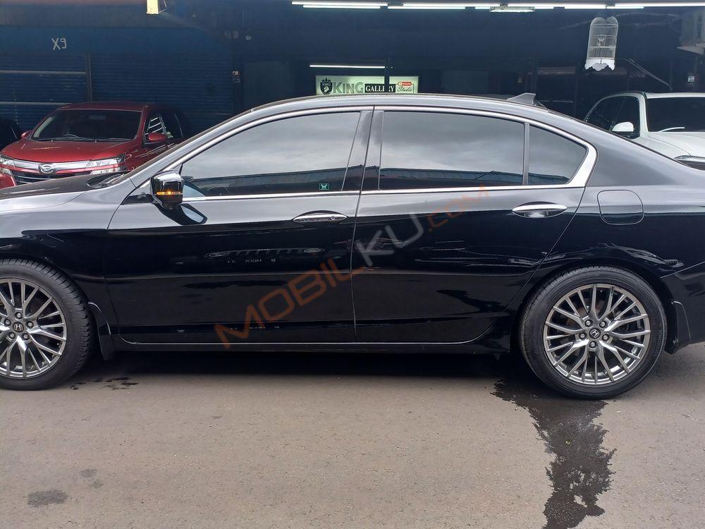 Mobil Honda Accord 2013