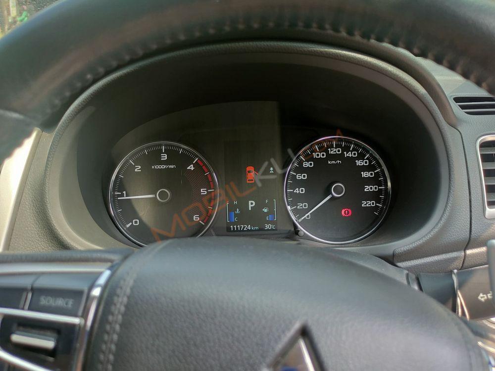 Mobil Mitsubishi Pajero Sport 2016