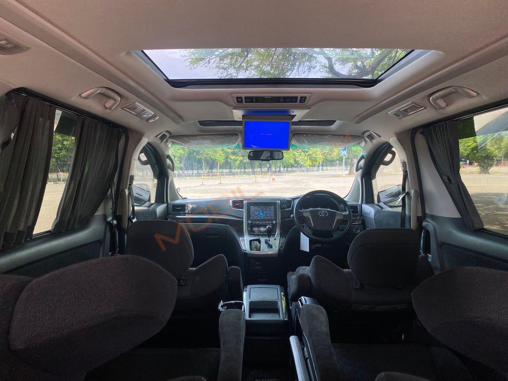 Mobil Toyota Alphard 2014