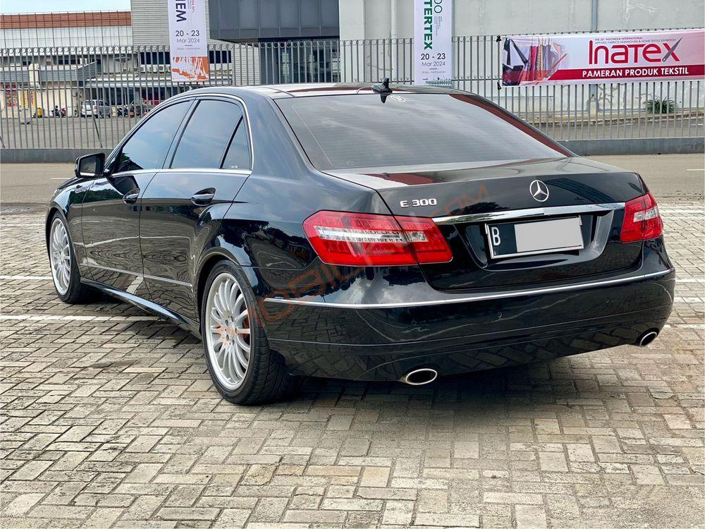 Mobil Mercedes-Benz E-Class 2011