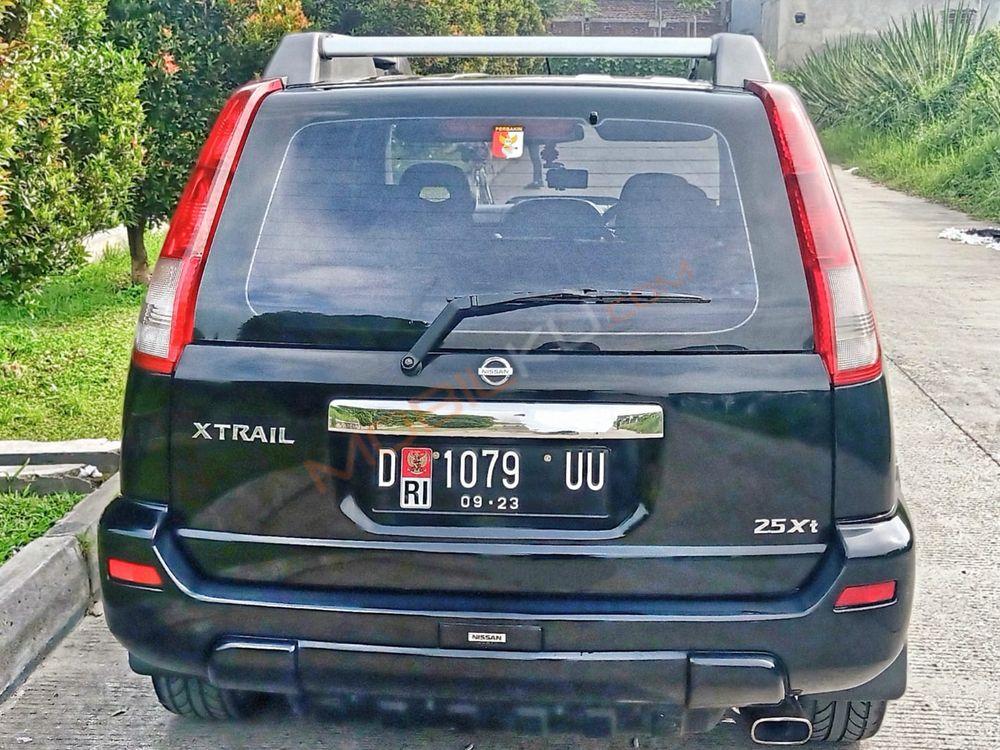 Mobil Nissan X-Trail 2004