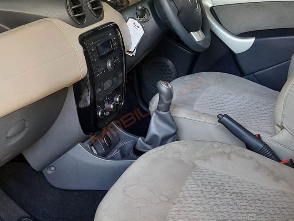 Mobil Renault Duster 2017