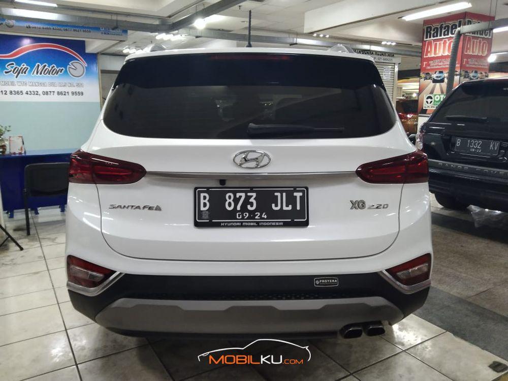 Mobil Hyundai Santa Fe 2019