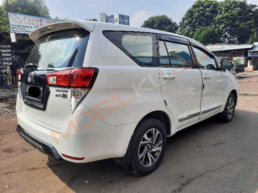 Mobil Toyota Kijang Innova 2021
