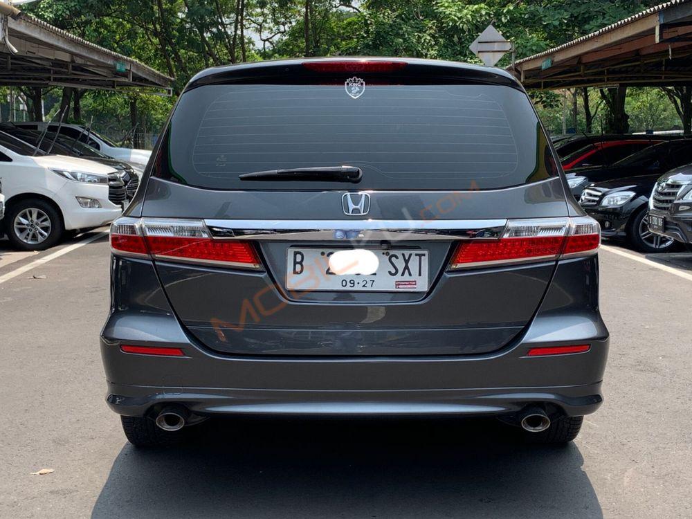 Mobil Honda Odyssey 2012
