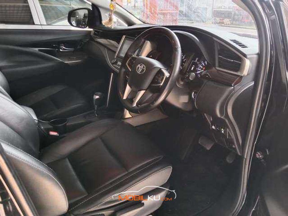 Mobil Toyota Kijang Innova 2017