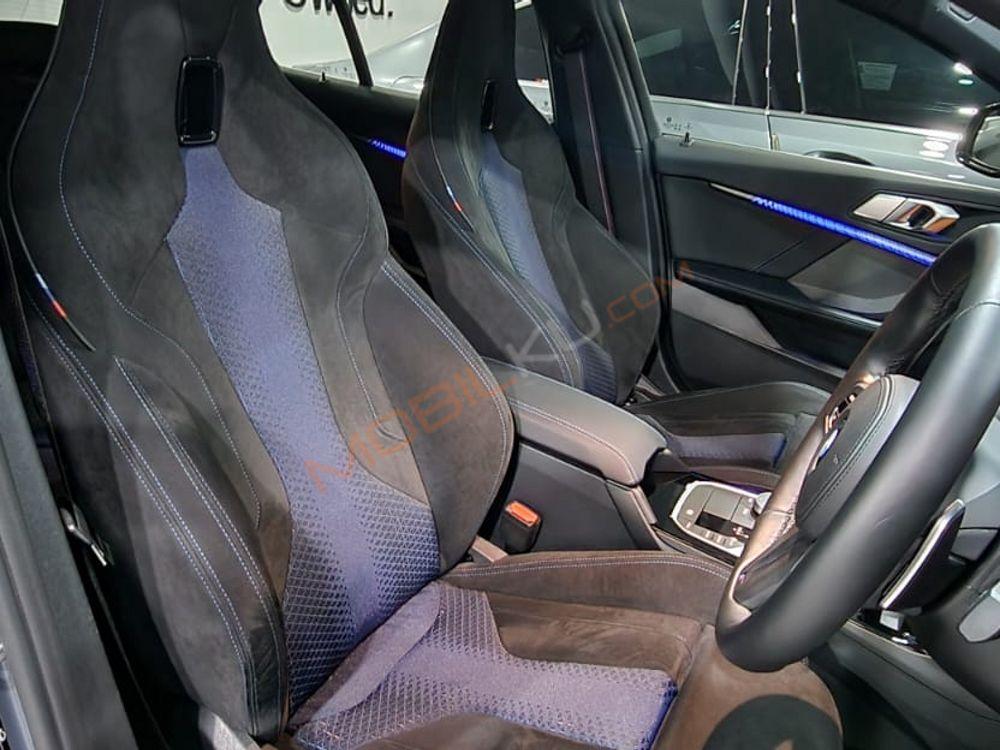 Mobil BMW 1 Series 2021