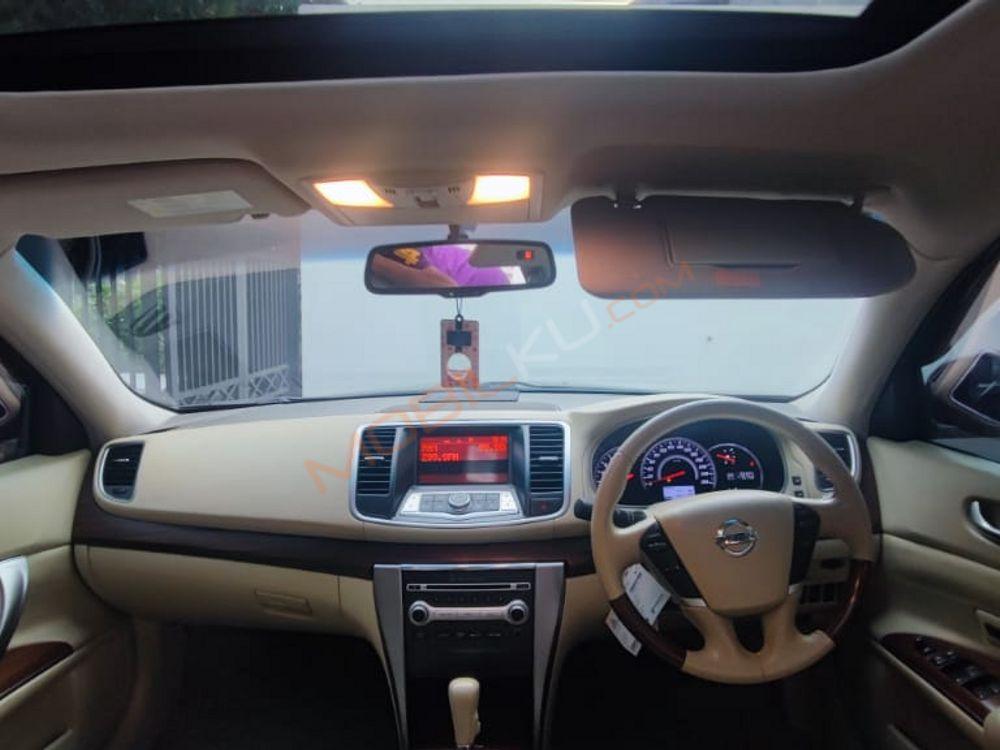 Mobil Nissan Teana 2013