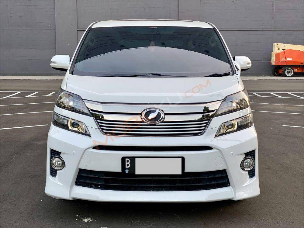 Mobil Toyota Vellfire 2015