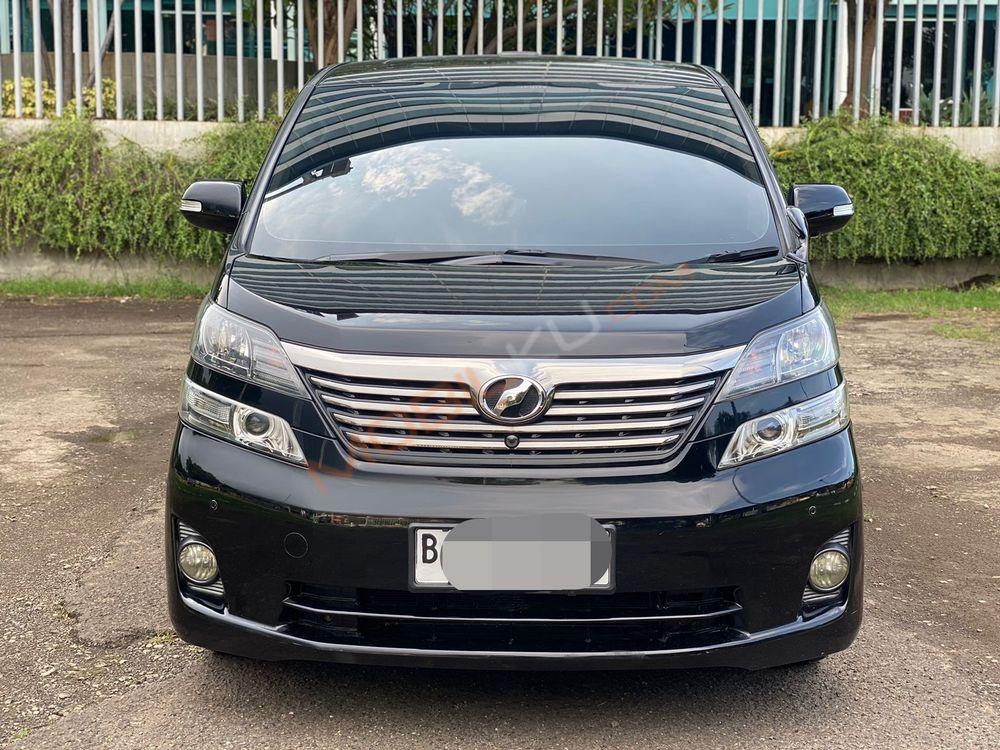 Mobil Toyota Vellfire 2010