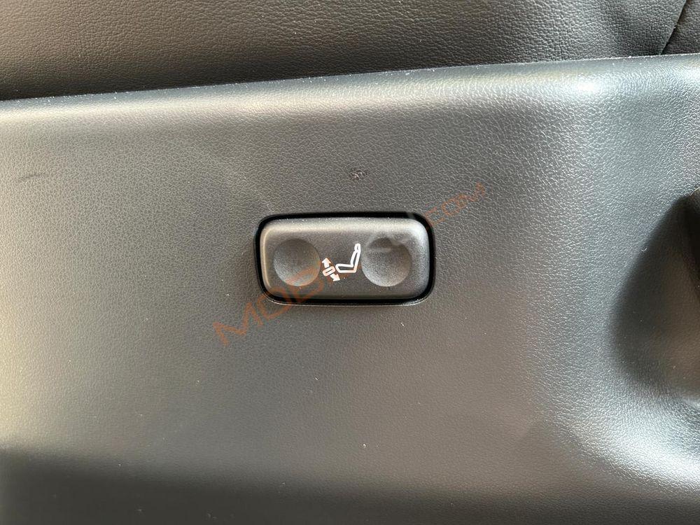 Mobil Toyota Kijang Innova Zenix 2023