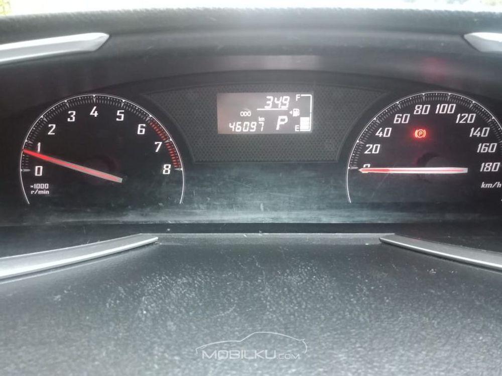 Mobil Toyota Sienta 2016