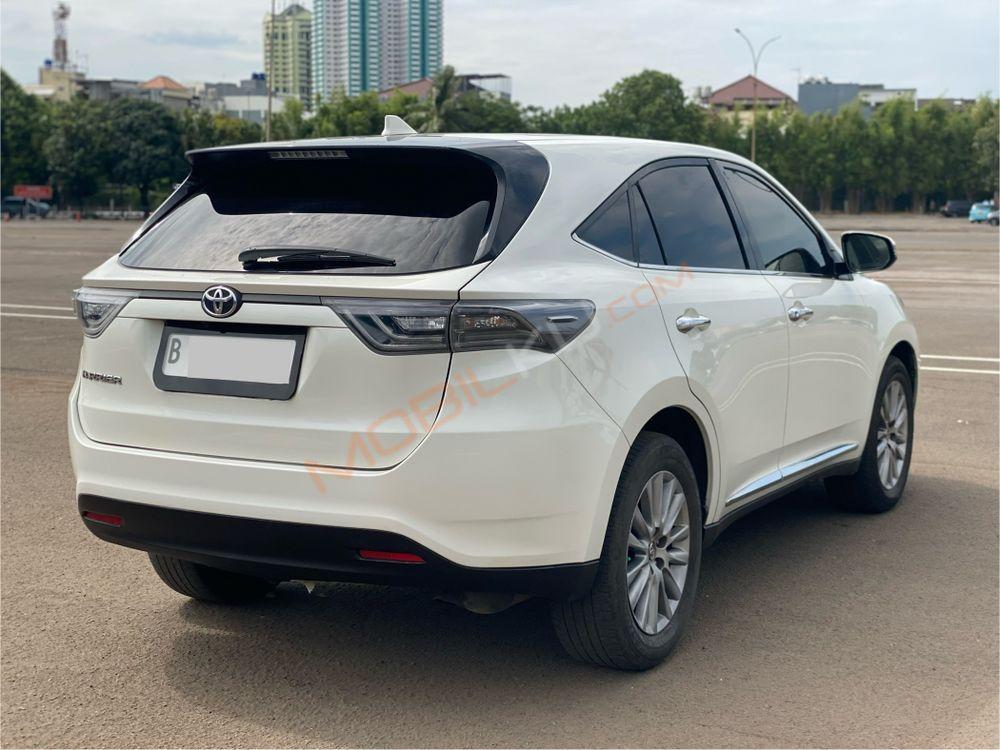Mobil Toyota Harrier 2015