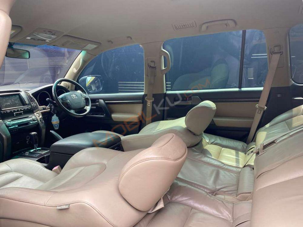 Mobil Toyota Land Cruiser 2008