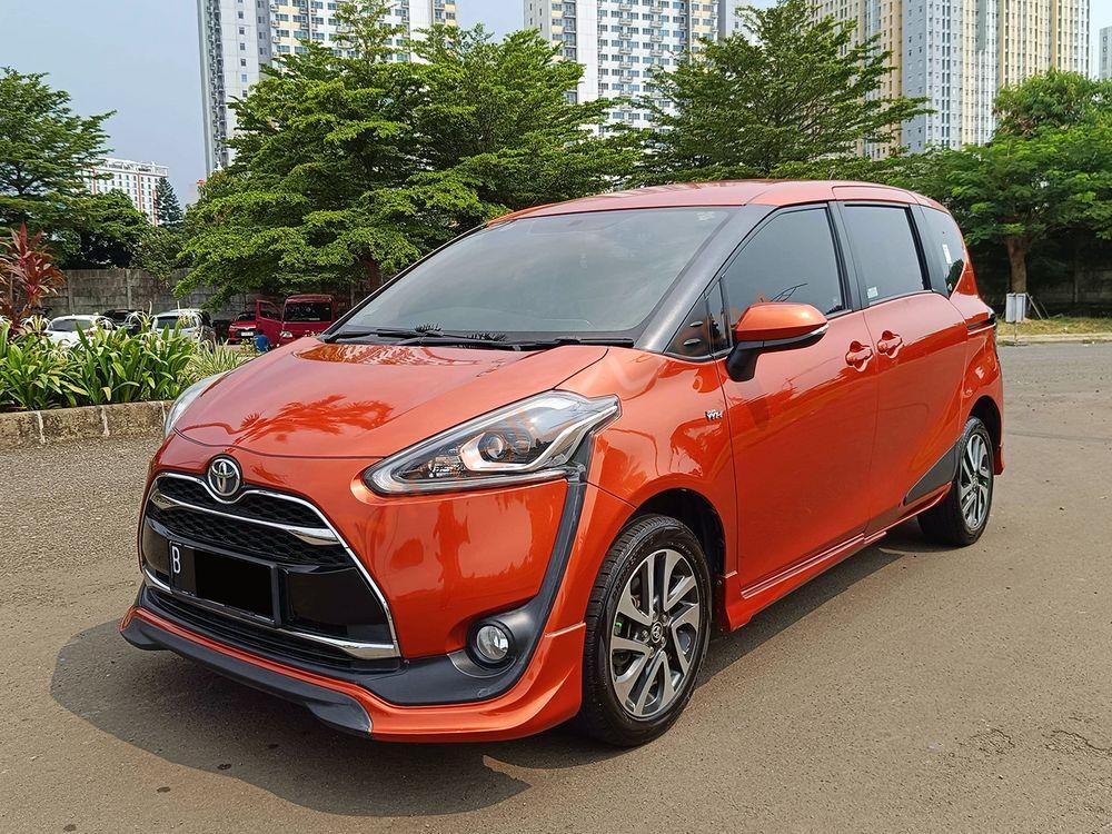 Mobil Toyota Sienta 2017