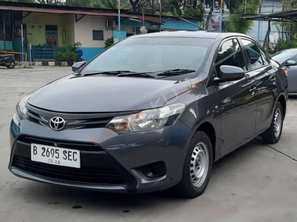 Mobil Toyota Limo 2014