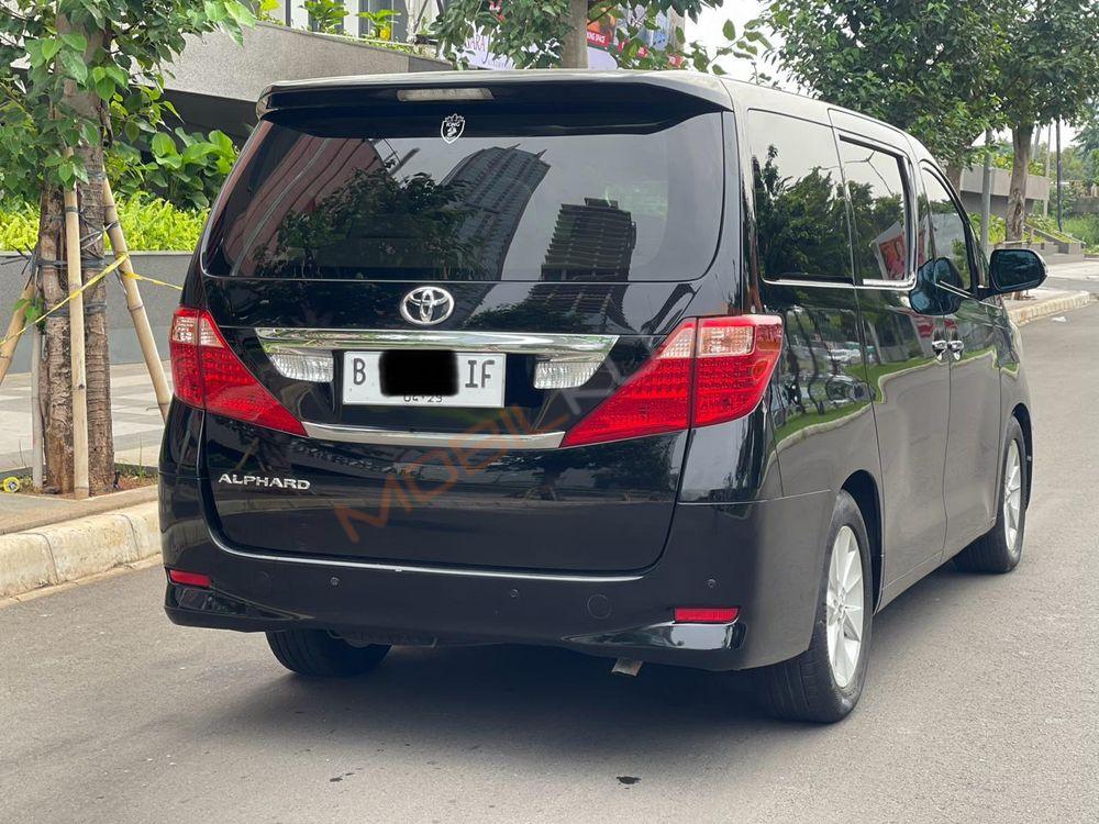 Mobil Toyota Alphard 2010
