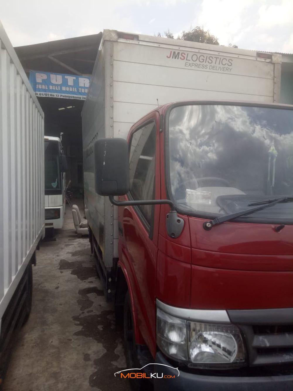 Mobil Toyota Dyna 2012