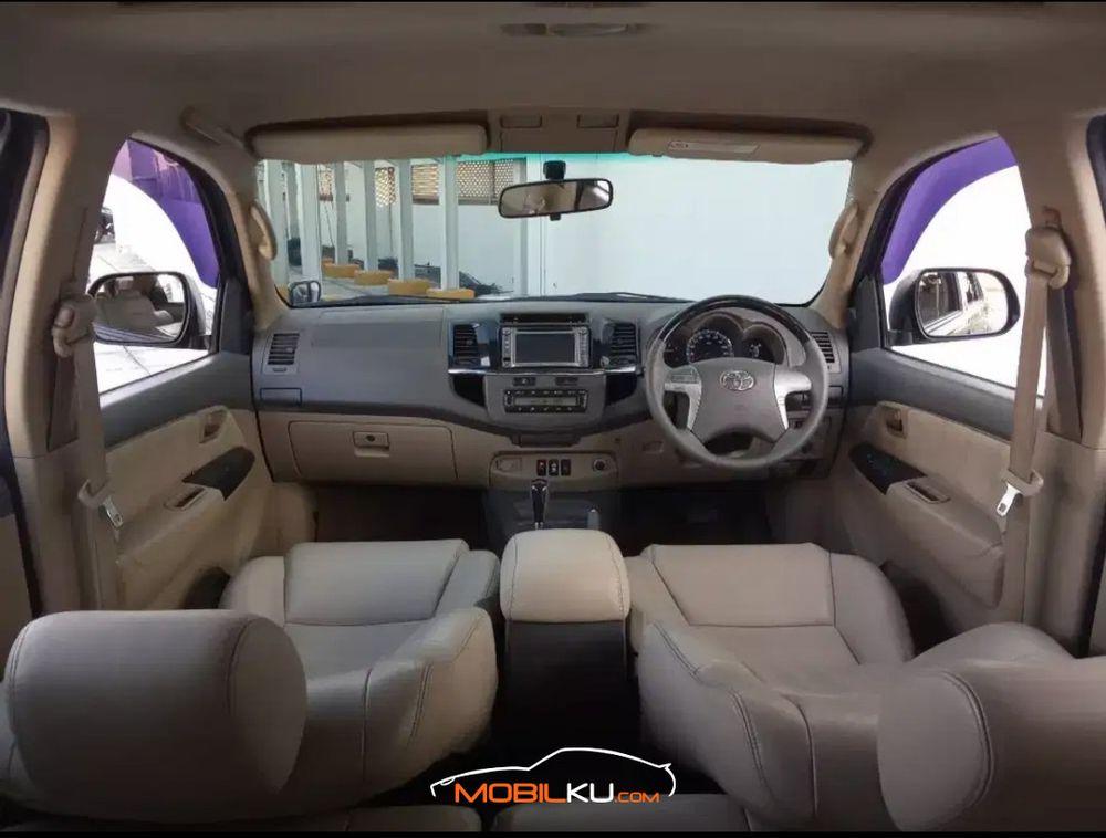 Mobil Toyota Fortuner 2015