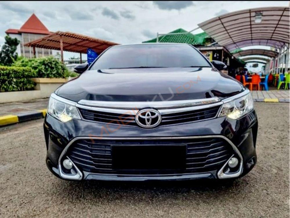Mobil Toyota Camry 2017