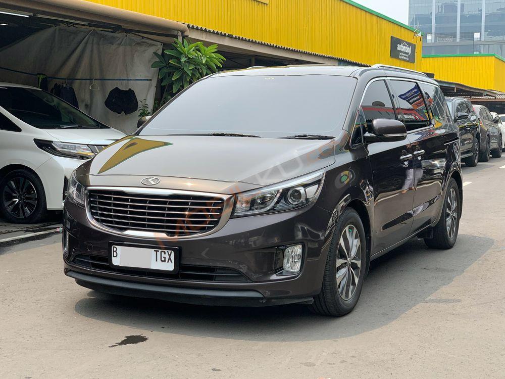 Mobil Kia Sedona 2017