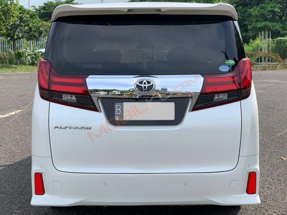 Mobil Toyota Alphard 2016