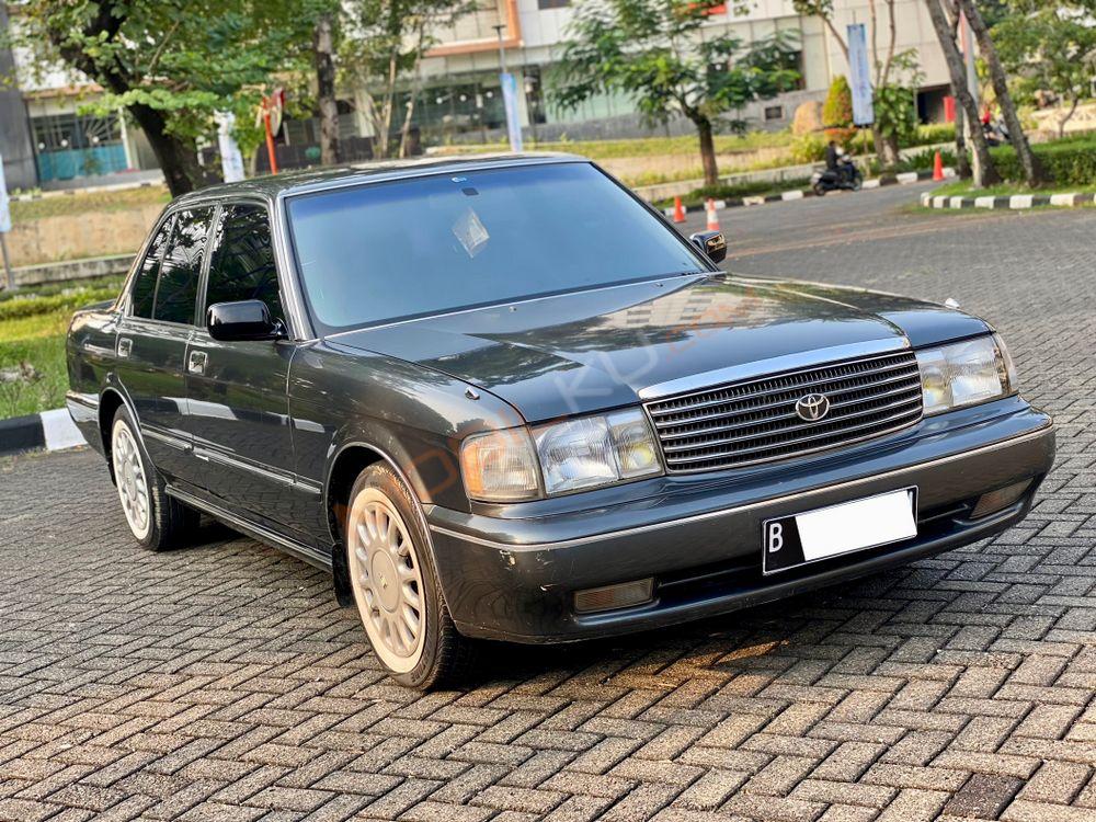 Mobil Toyota Crown 1995