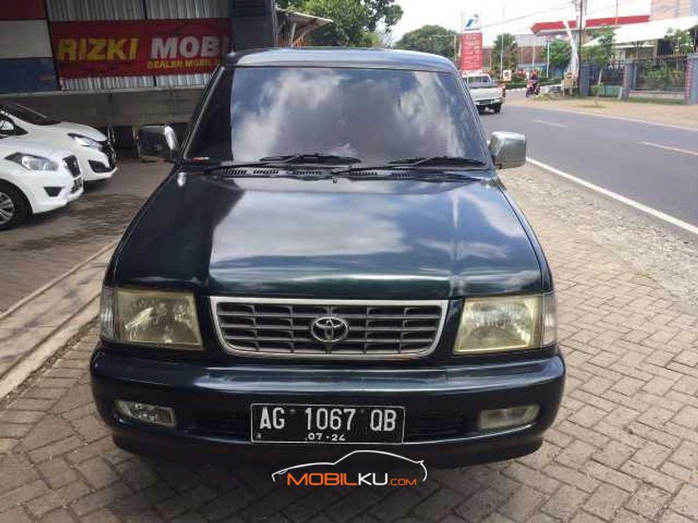 Mobil Toyota Kijang 2002