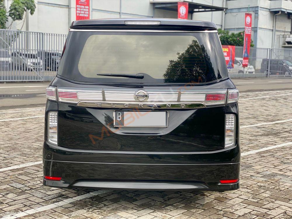 Mobil Nissan Elgrand 2014