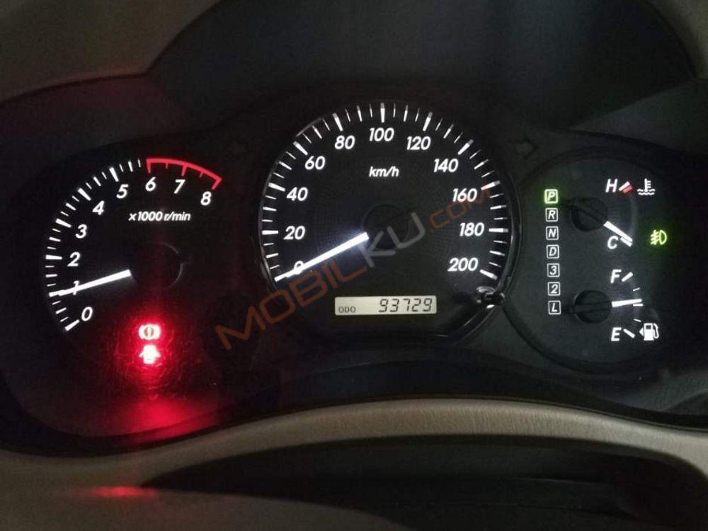 Mobil Toyota Kijang Innova 2012