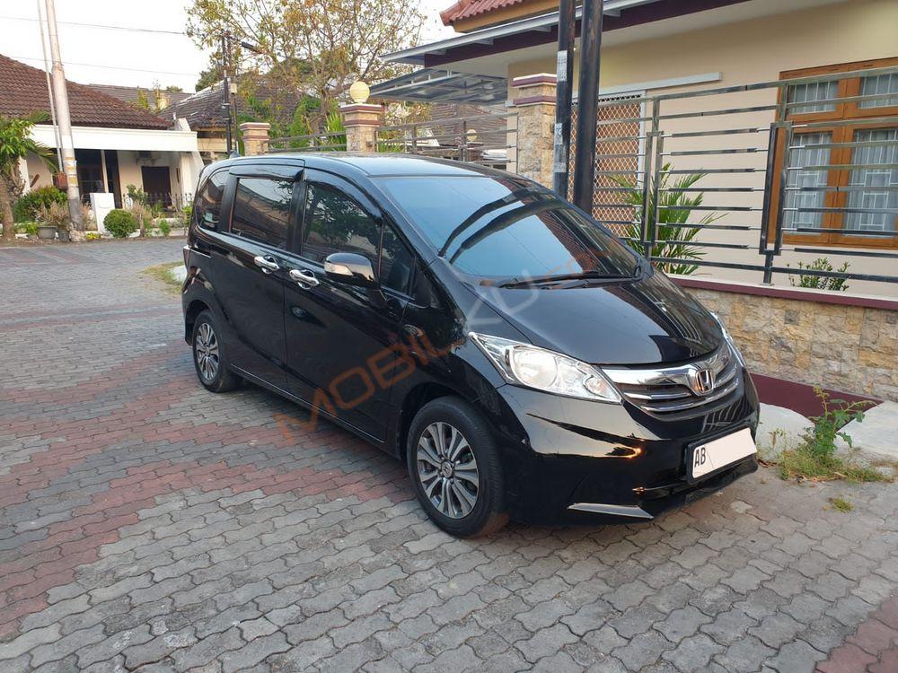 Mobil Honda Freed 2012
