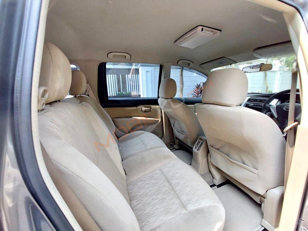 Mobil Nissan Grand Livina 2013
