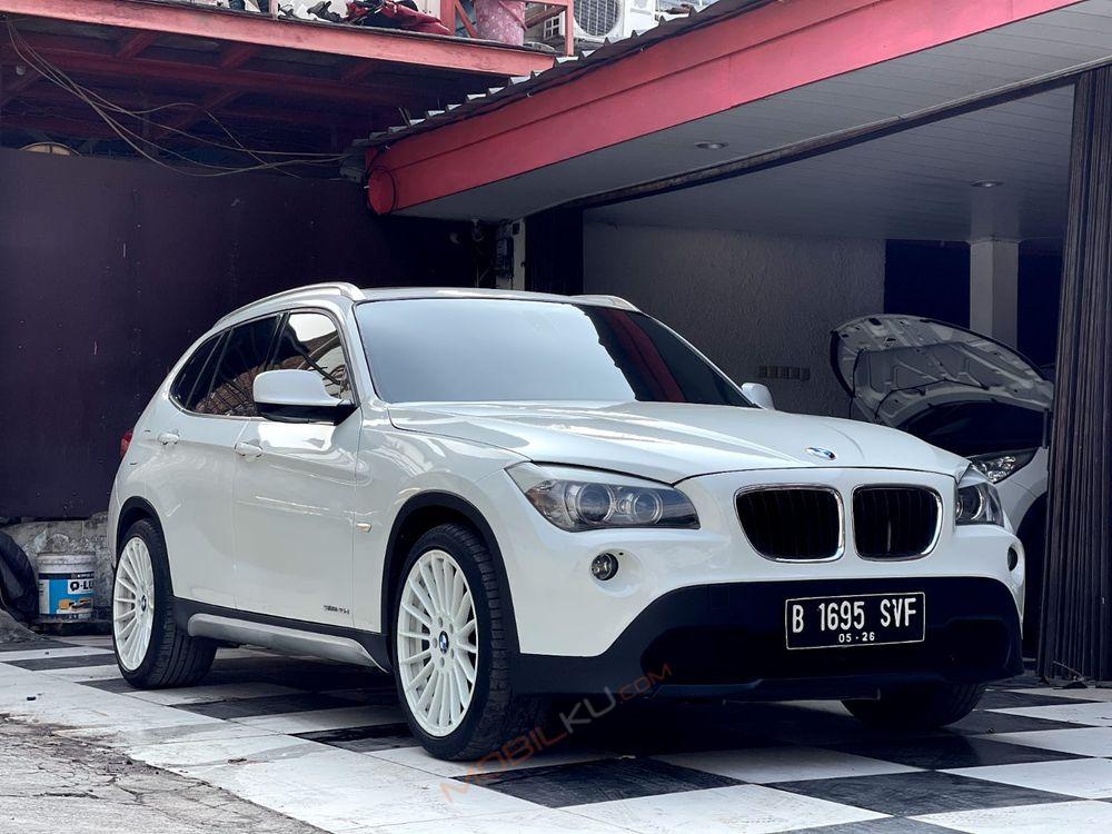 Mobil BMW X1 2012