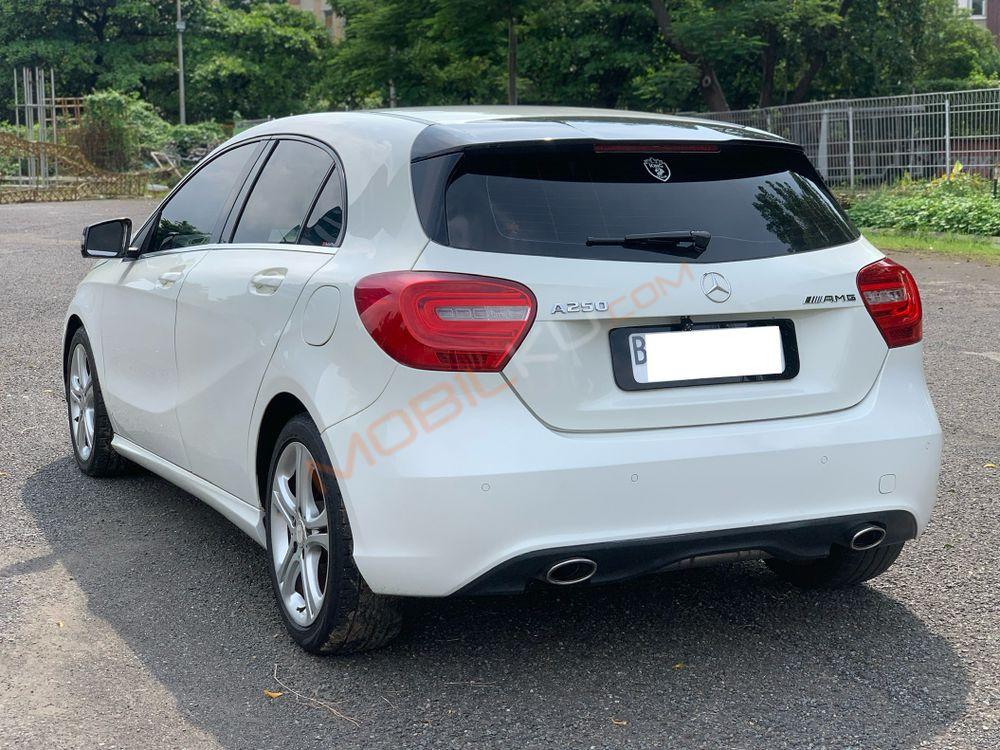 Mobil Mercedes-Benz A-Class 2013