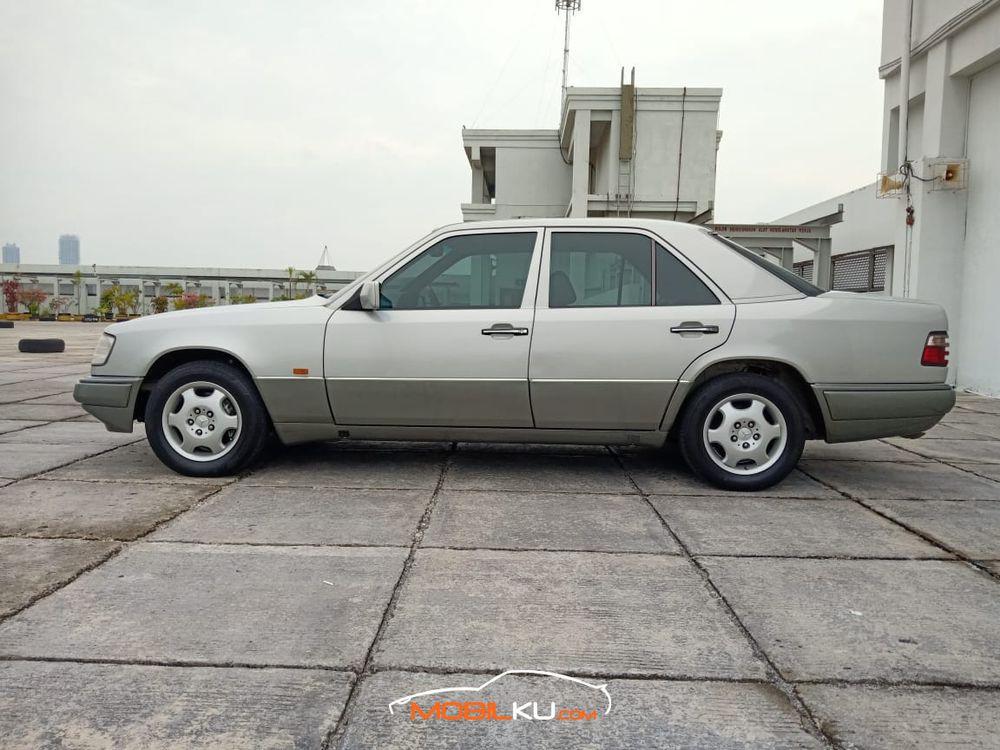 Mobil Mercedes-Benz E-Class 1995