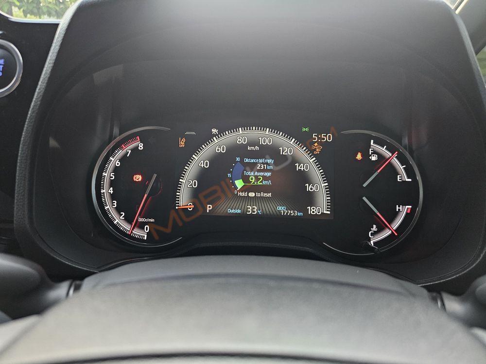 Mobil Toyota Voxy 2022