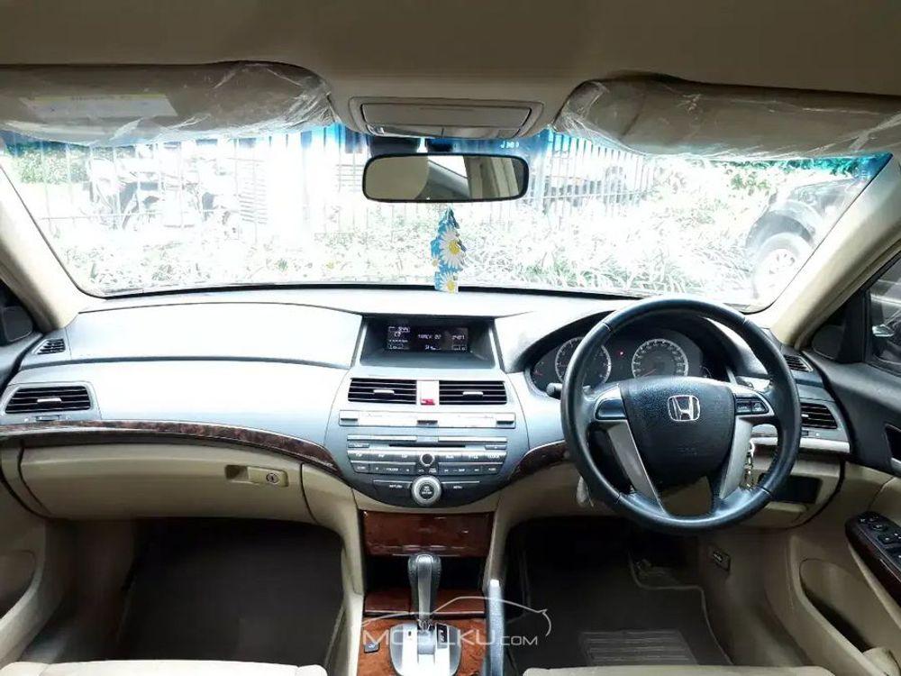 Mobil Honda Accord 2011
